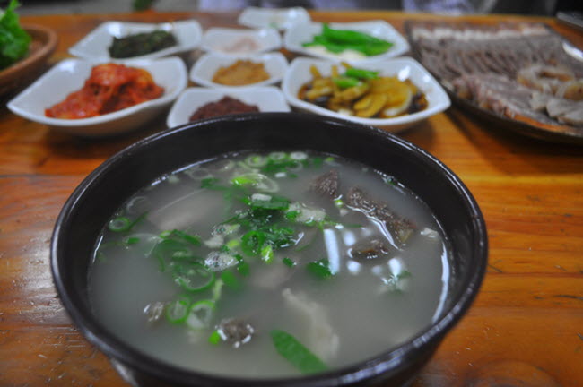 영천 - 소머리국밥 과 육회